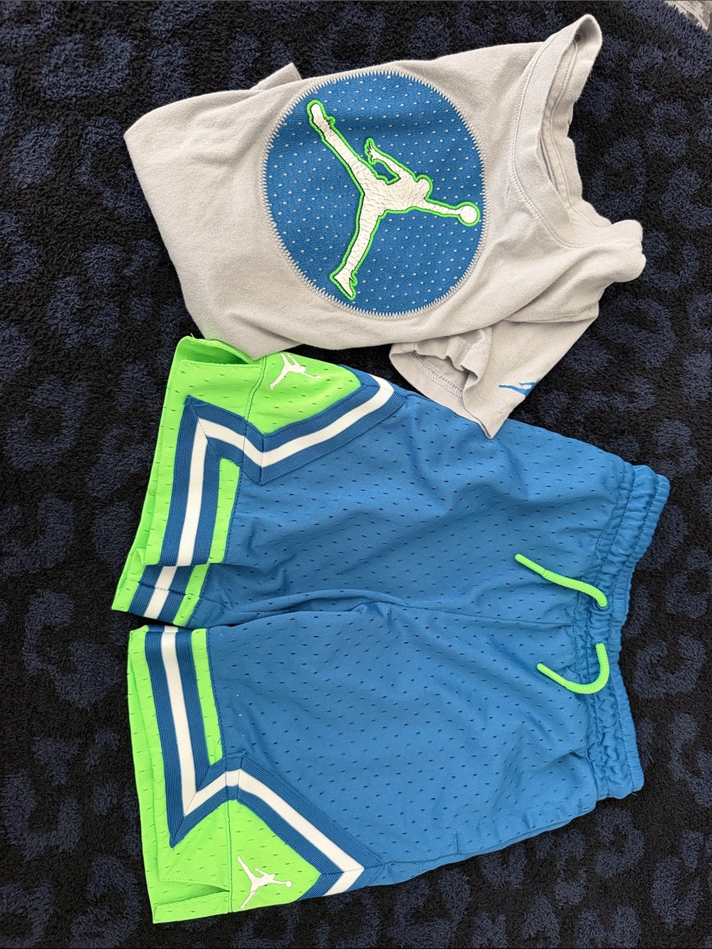 Jordan Boys' Blue & Green Athletic Shorts with Drawstring and shirt size 5-6